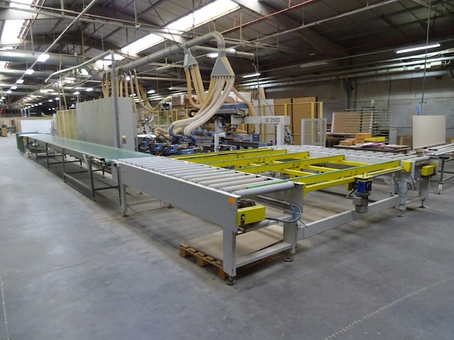 Productiestraat infrezen deurbladen - afbeelding 1 van  26