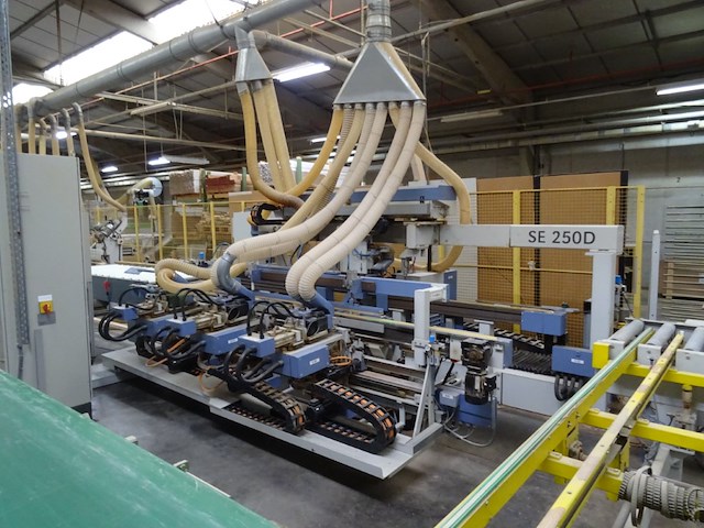 Productiestraat infrezen deurbladen - afbeelding 20 van  26