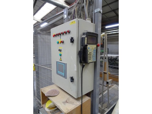 Productiestraat infrezen deurbladen - afbeelding 24 van  26