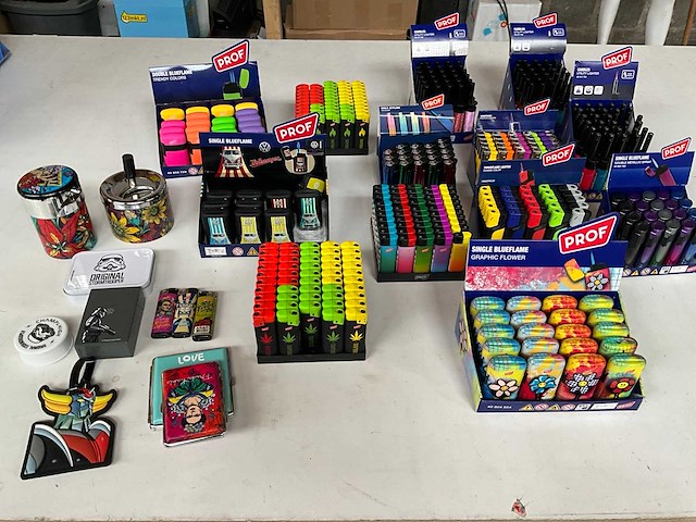 Prof diverse aanstekers in display (390x) - afbeelding 1 van  4