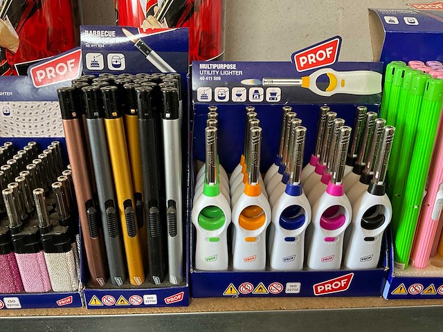 Prof diverse aanstekers in display + 3x asbak - afbeelding 3 van  6