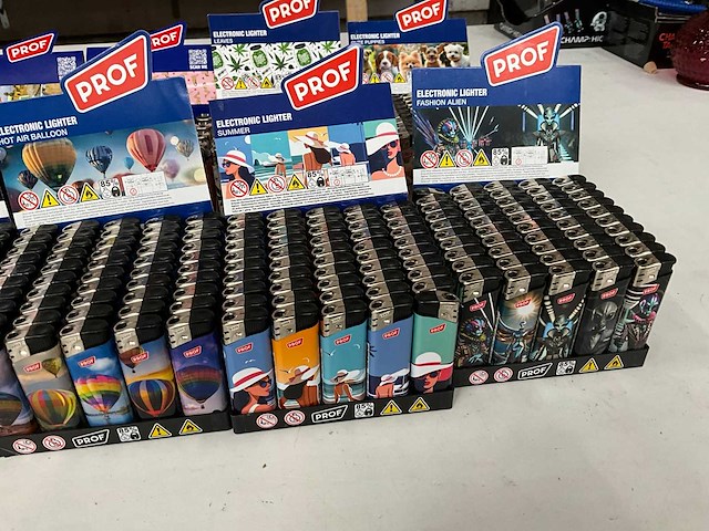 Prof diverse aanstekers in display (400x) - afbeelding 3 van  5