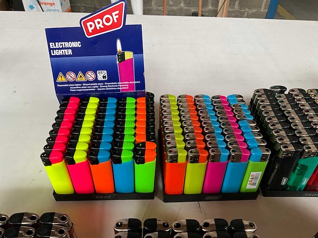 Prof diverse aanstekers in display (470x) - afbeelding 1 van  5