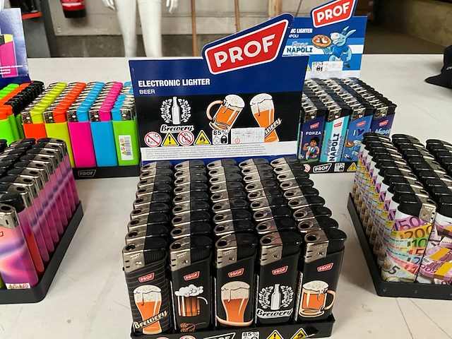 Prof diverse aanstekers in display (470x) - afbeelding 3 van  5