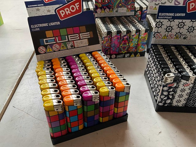 Prof diverse aanstekers in display (547x) - afbeelding 3 van  7