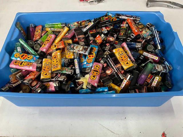 Prof mix kavel diverse aanstekers - afbeelding 1 van  7