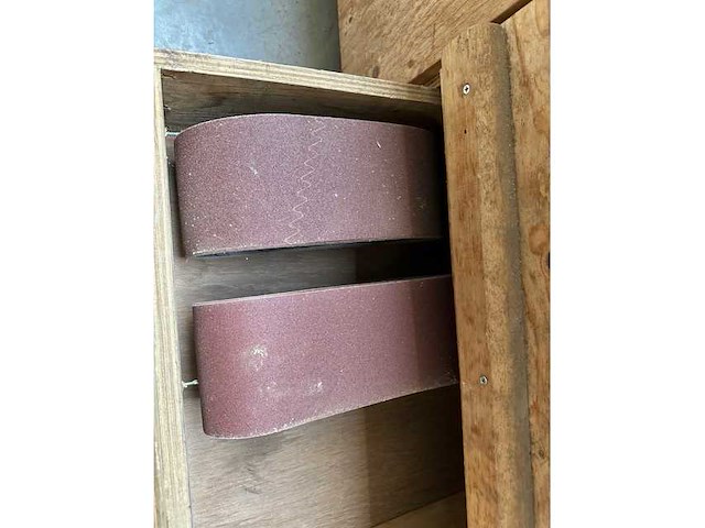 Profesionele tafelschuurmachine met stofafzuiging - belt sanding machine - afbeelding 3 van  5