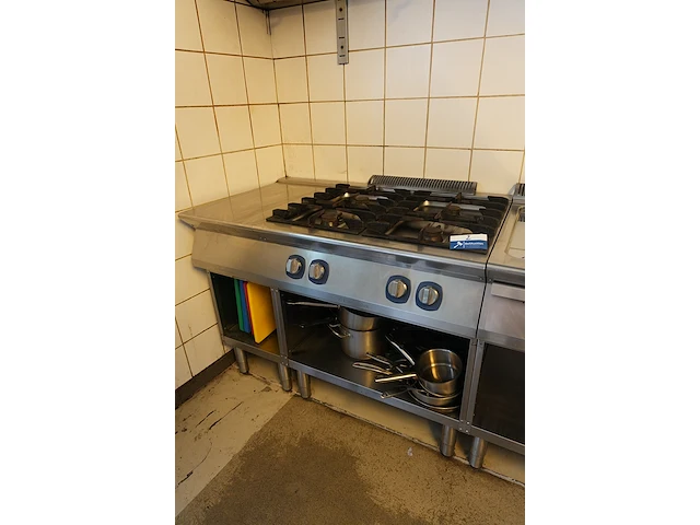 Professioneel gasfornuis met 4 branders (electrolux) - afbeelding 1 van  8