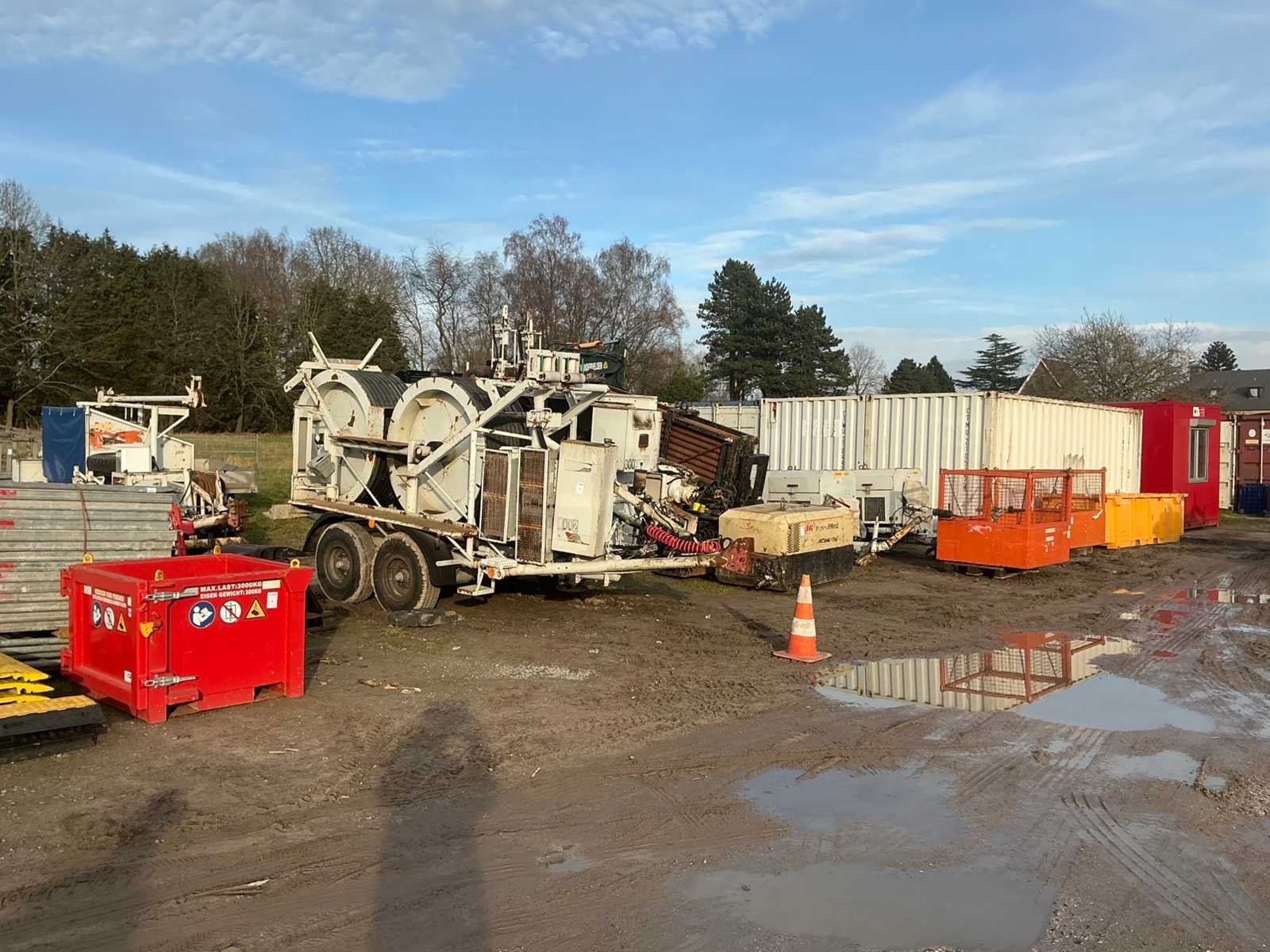 Professioneel hijsmateriaal, inverters las- en tigposten, constructiematerialen en machines, containers