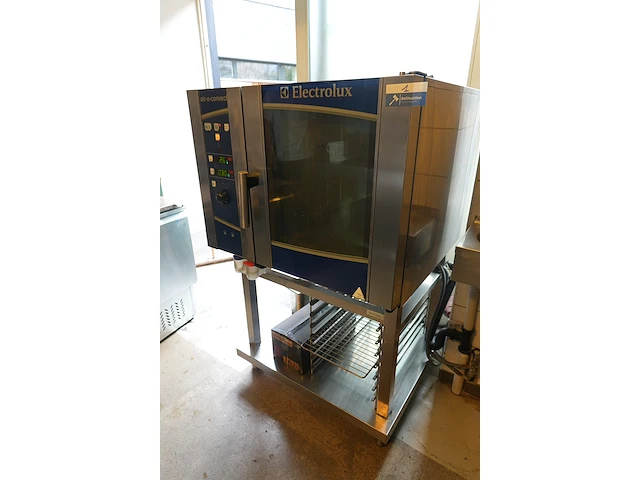 Professionele 6-lader convectieoven (electrolux) - afbeelding 1 van  6