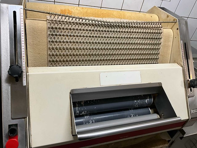 Professionele broodvormmachine / opmaker voor stokbrood en frans brood – inclusief platen - afbeelding 4 van  4