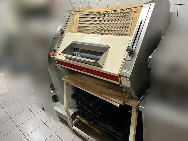 Professionele broodvormmachine / opmaker voor stokbrood en frans brood – inclusief platen - afbeelding 1 van  4