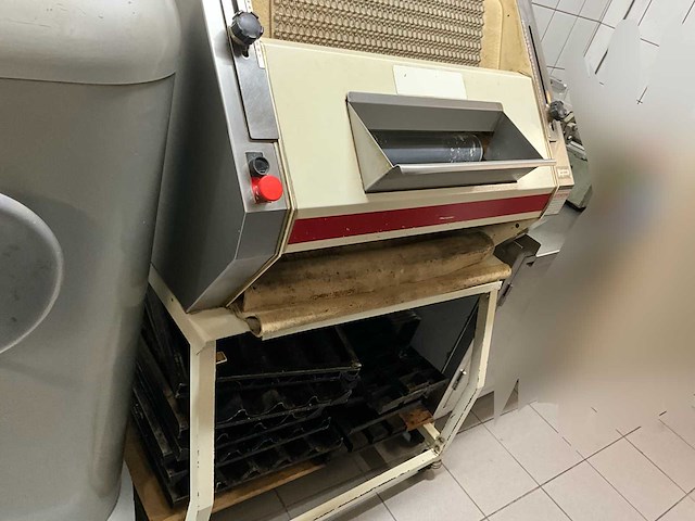 Professionele broodvormmachine / opmaker voor stokbrood en frans brood – inclusief platen - afbeelding 2 van  4