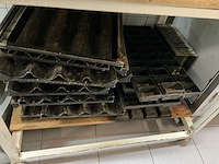 Professionele broodvormmachine / opmaker voor stokbrood en frans brood – inclusief platen - afbeelding 3 van  4