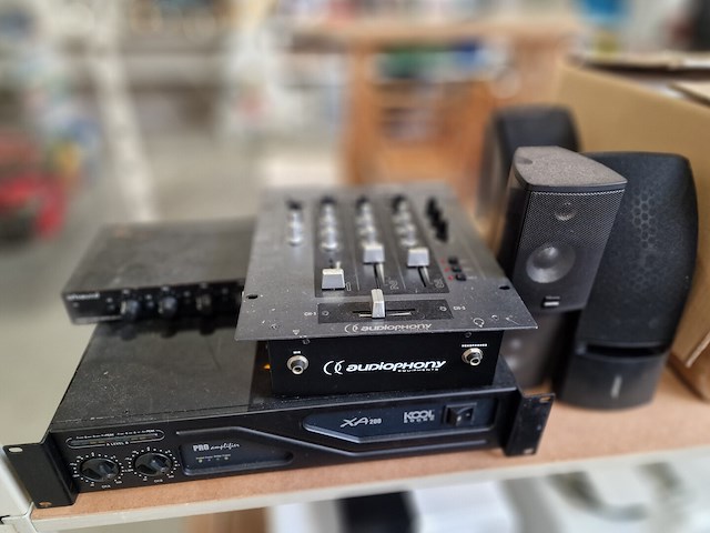 Professionele geluidsinstallatie - afbeelding 1 van  12