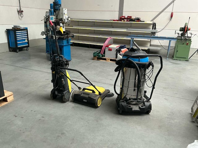Professionele hbm bouwstofzuiger, borstelmachine kärcher en hoge druk reiniger karomat. - afbeelding 4 van  7