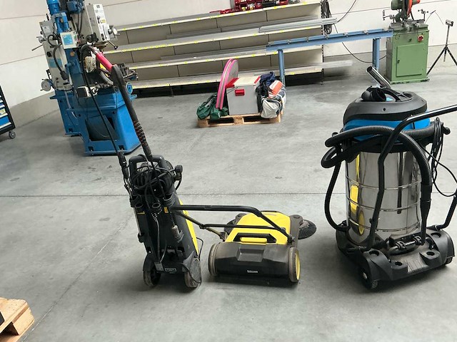 Professionele hbm bouwstofzuiger, borstelmachine kärcher en hoge druk reiniger karomat. - afbeelding 7 van  7