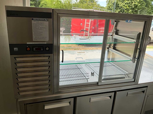 Professionele houtgestookte pizza-foodtruck - afbeelding 5 van  18