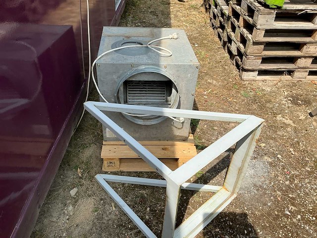 Professionele houtgestookte pizza-foodtruck - afbeelding 15 van  18