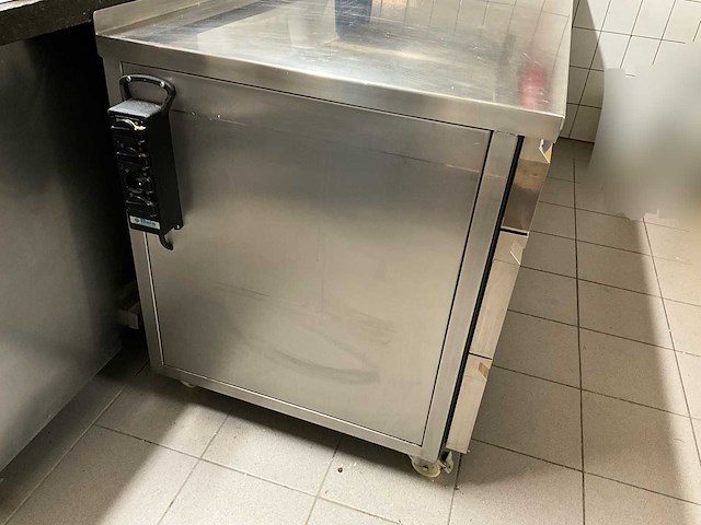 Professionele inox horeca-inrichting: werktafel, verrijdbare tafel, wandrek (3x) - afbeelding 4 van  18