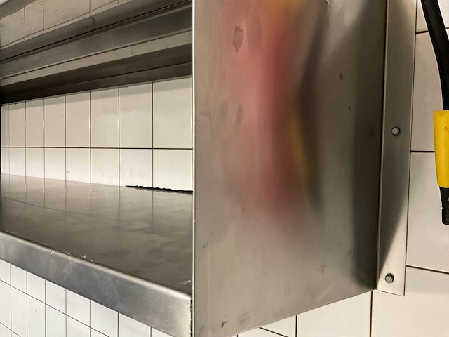 Professionele inox horeca-inrichting: werktafel, verrijdbare tafel, wandrek (3x) - afbeelding 9 van  17