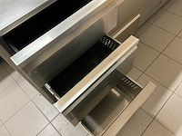 Professionele inox horeca-inrichting: werktafel, verrijdbare tafel, wandrek (3x) - afbeelding 13 van  17