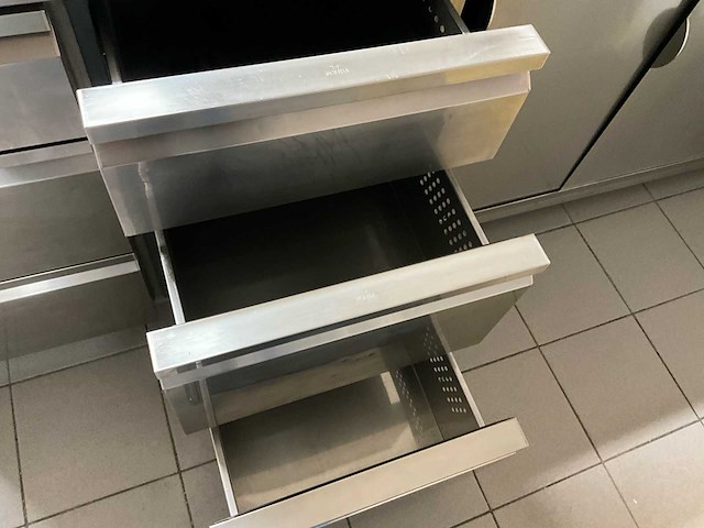 Professionele inox horeca-inrichting: werktafel, verrijdbare tafel, wandrek (3x) - afbeelding 16 van  17