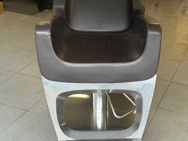 Professionele kappersstoelen haarverzorging - afbeelding 13 van  15