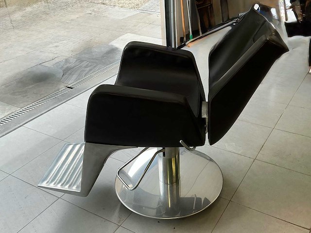 Professionele kappersstoelen haarverzorging - afbeelding 14 van  15
