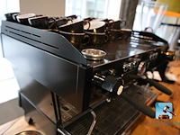 Professionele koffiemachine met kopjes - afbeelding 2 van  12