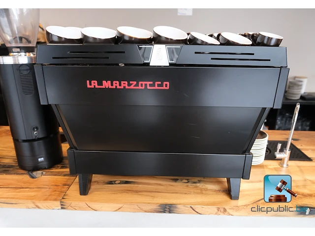 Professionele koffiemachine met kopjes - afbeelding 4 van  12