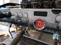 Professionele koffiemachine met kopjes - afbeelding 6 van  12