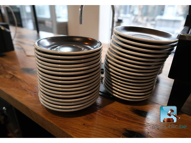 Professionele koffiemachine met kopjes - afbeelding 11 van  12