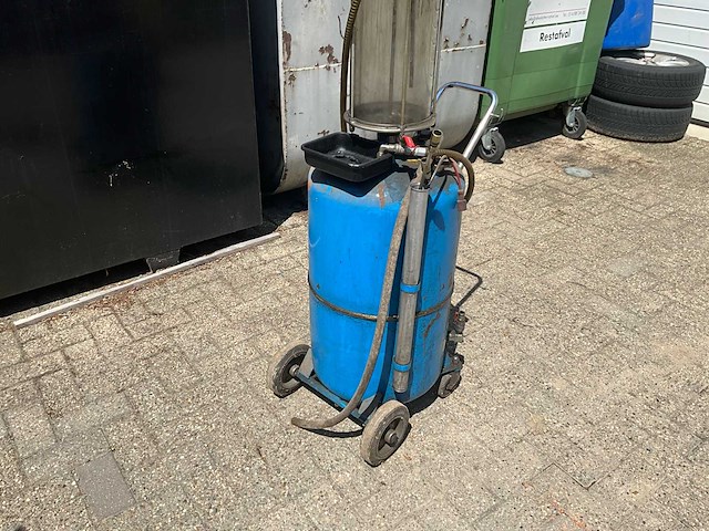 Professionele pneumatische olie-afzuiger / oil extractor (2x) - afbeelding 6 van  11