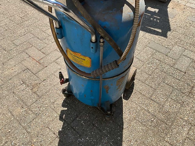 Professionele pneumatische olie-afzuiger / oil extractor (2x) - afbeelding 7 van  11