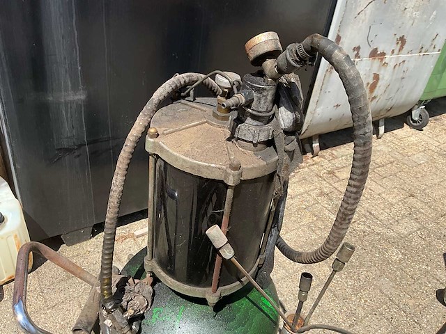 Professionele pneumatische olie-afzuiger / oil extractor (2x) - afbeelding 7 van  7