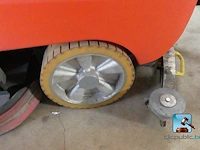Professionele schrobzuigmachine - afbeelding 8 van  36