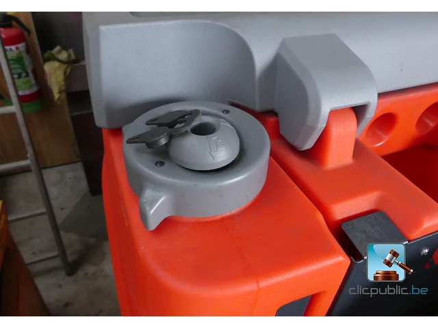 Professionele schrobzuigmachine - afbeelding 14 van  36