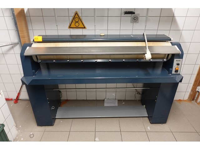 Professionele strijkmachine miele - afbeelding 1 van  3