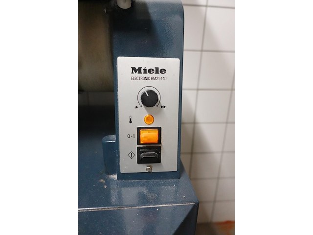 Professionele strijkmachine miele - afbeelding 2 van  3