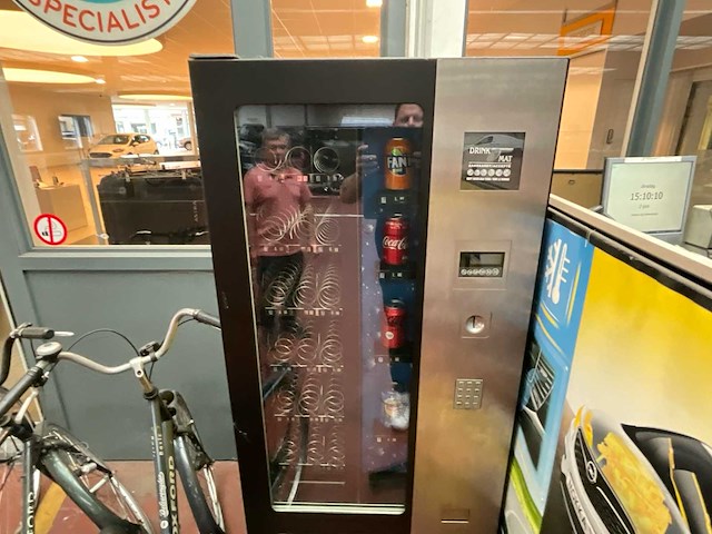 Professionele verkoopautomaat voor snacks en dranken - afbeelding 1 van  1