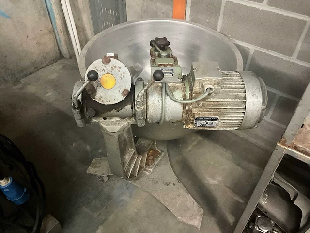 Professionele vleesmixer/knedder – grote kom – 380 v driefasige professionele vleesmixer/kneder – grote kom – 380 v driefasig - afbeelding 3 van  6