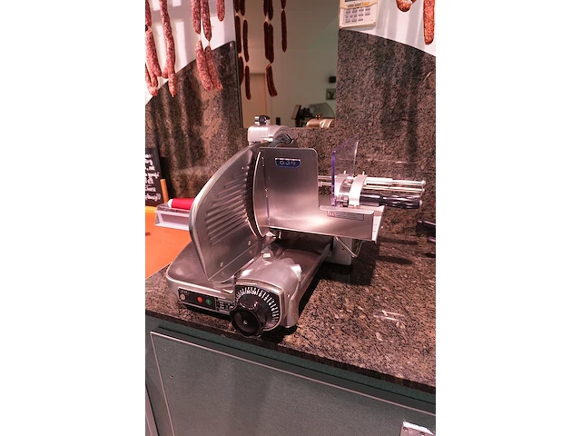 Professionele vleessnijmachine 834s (2021) - afbeelding 2 van  7