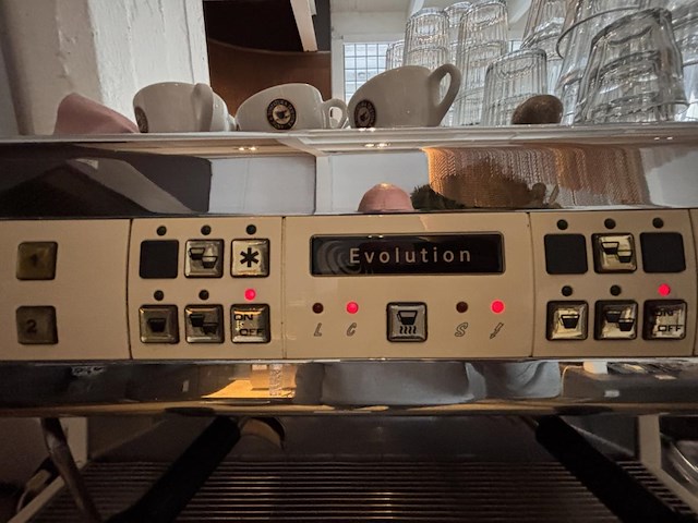 Proffesioneel koffieapparaat dalla corte evolution + koffiemolen mazzer luigi - afbeelding 3 van  9