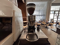 Proffesioneel koffieapparaat dalla corte evolution + koffiemolen mazzer luigi - afbeelding 6 van  9