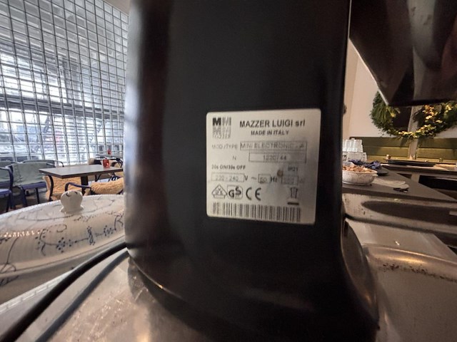 Proffesioneel koffieapparaat dalla corte evolution + koffiemolen mazzer luigi - afbeelding 8 van  9