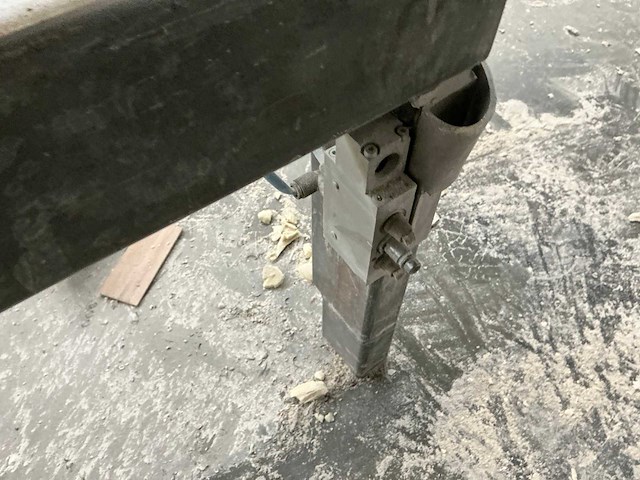 Profiel stalen werktafel met pneumatische hefunit - afbeelding 5 van  5