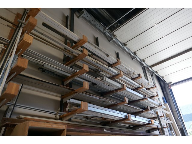 Profielen en stud + houten rek - afbeelding 2 van  3