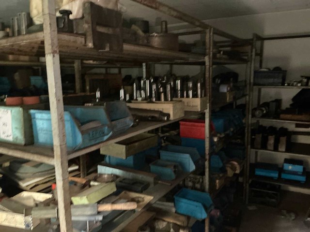 Profielstalen rek met inhoud (2x) - afbeelding 4 van  6