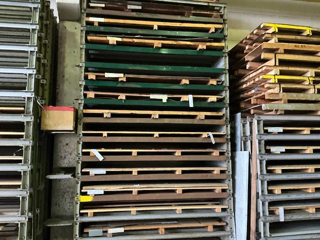 Profielstalen stelling met inhoud - afbeelding 1 van  6